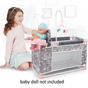 Sie leben Bett mit Mobil- und Essbereich